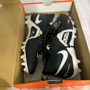Football cleats, Black and white Nike 10.5M